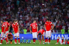 九游体育官网-转折点！多特蒙德遗憾出局；葡超冲刺阶段攻防权衡；管理层满意；更衣室氛围转暖的简单介绍